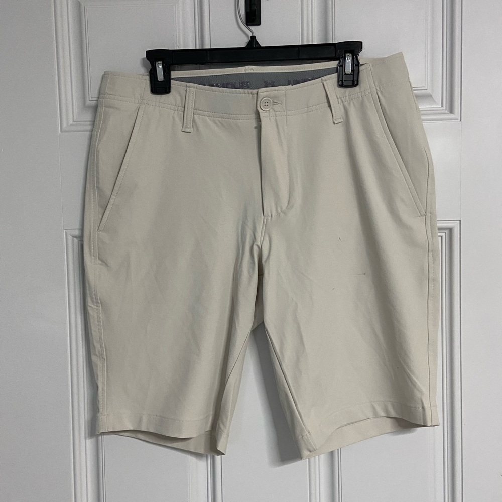 UNDER ARMOUR Beige Bermuda Shorts